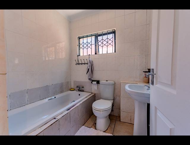 3 BEDROOM HOUSE FOR SALE IN MORNINGSIDE